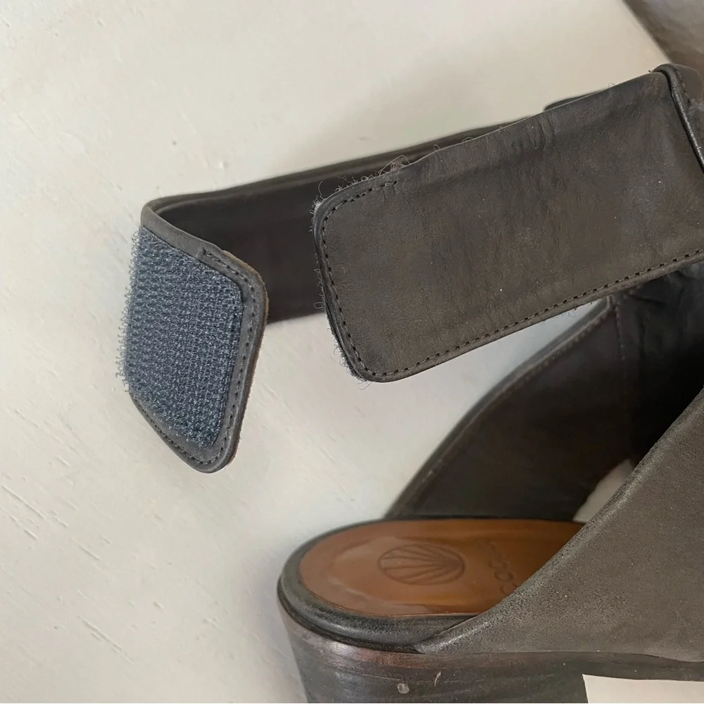 Coclico Leather Slingback Sandals - Picture 10 of 13